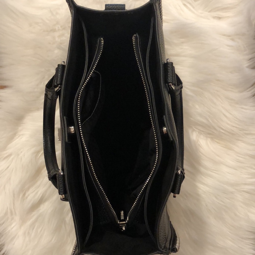 Steve Madden black handbag with adjustable crossbody/shoulder strap. - Picture 5 of 9